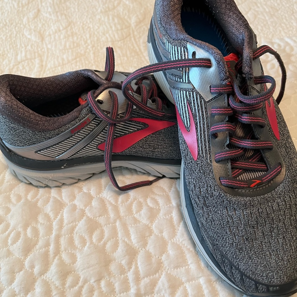 Brooks tennis shoes